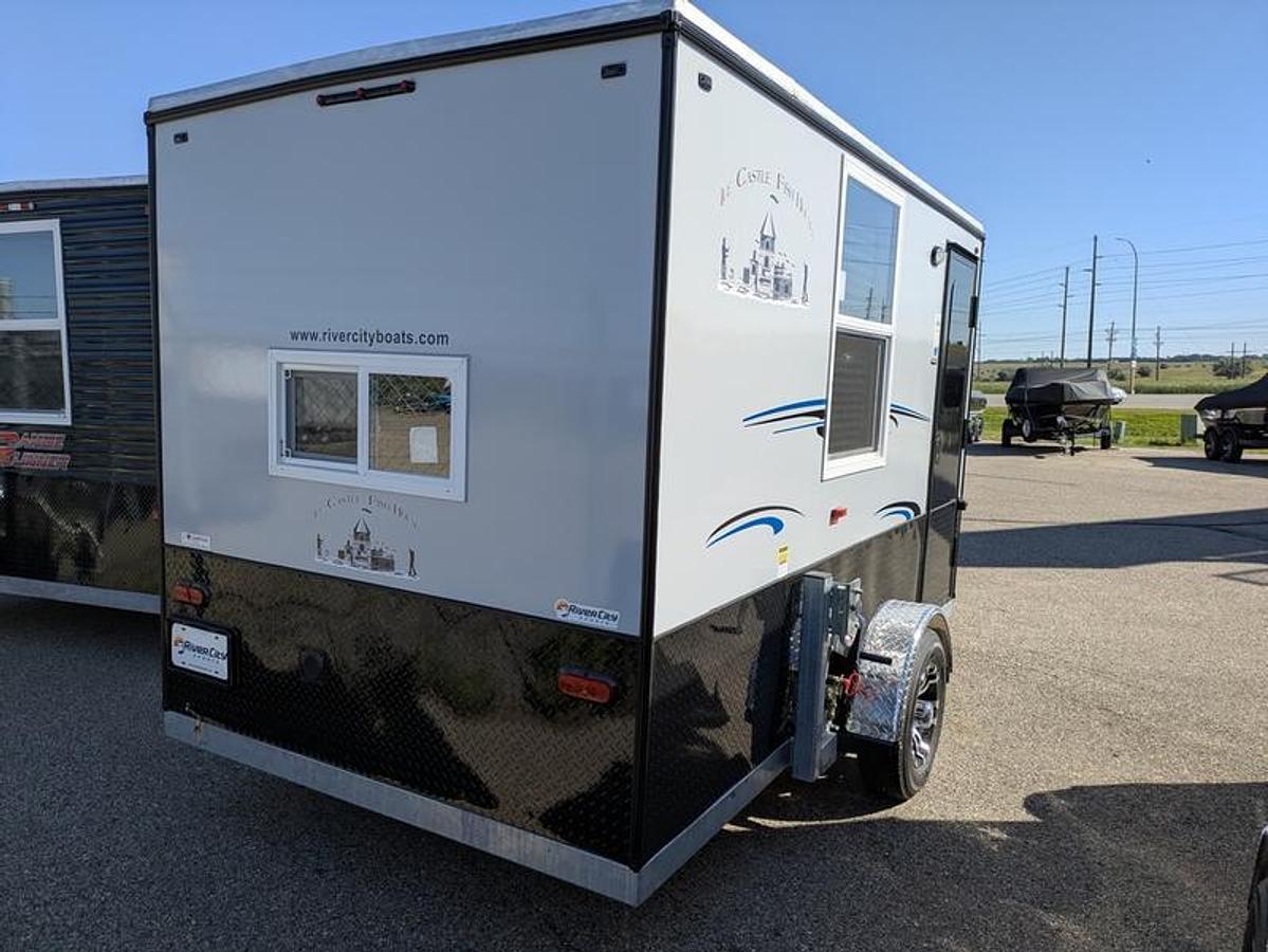 2026 Ice Castle Fish Houses 6.5' X 12V SPORTSMAN [$1,000 OFF, FREE GENERATOR]