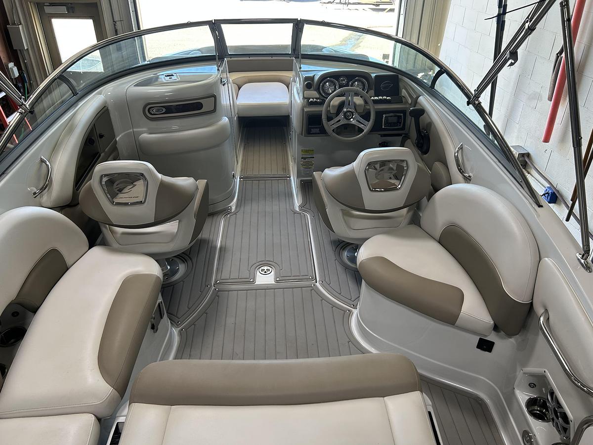 Used 2016 Crownline E2