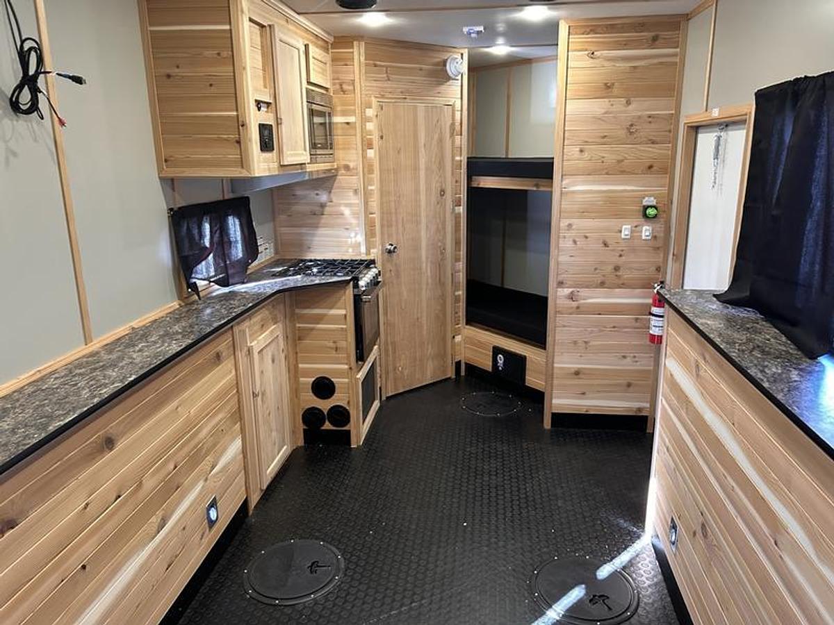 2026 Ice Castle Fish Houses 8' X 16V ND COUNTRY CABIN [$1,000 OFF, FREE GENERATOR]