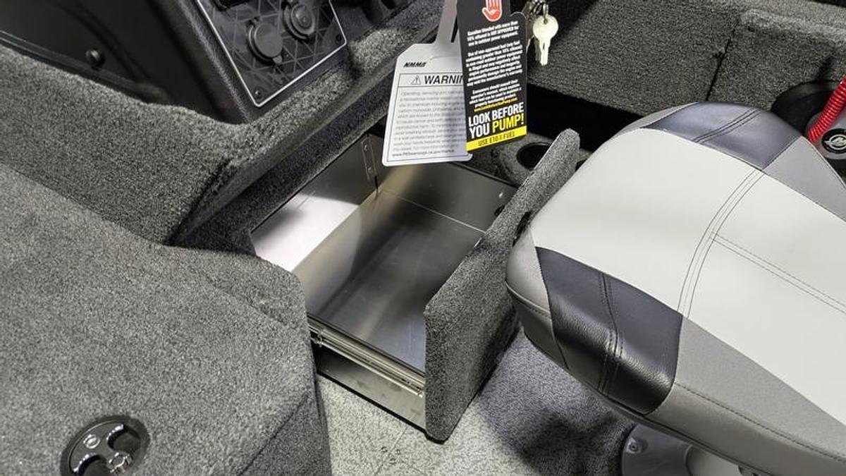 2026 Crestliner 1850 Fish Hawk