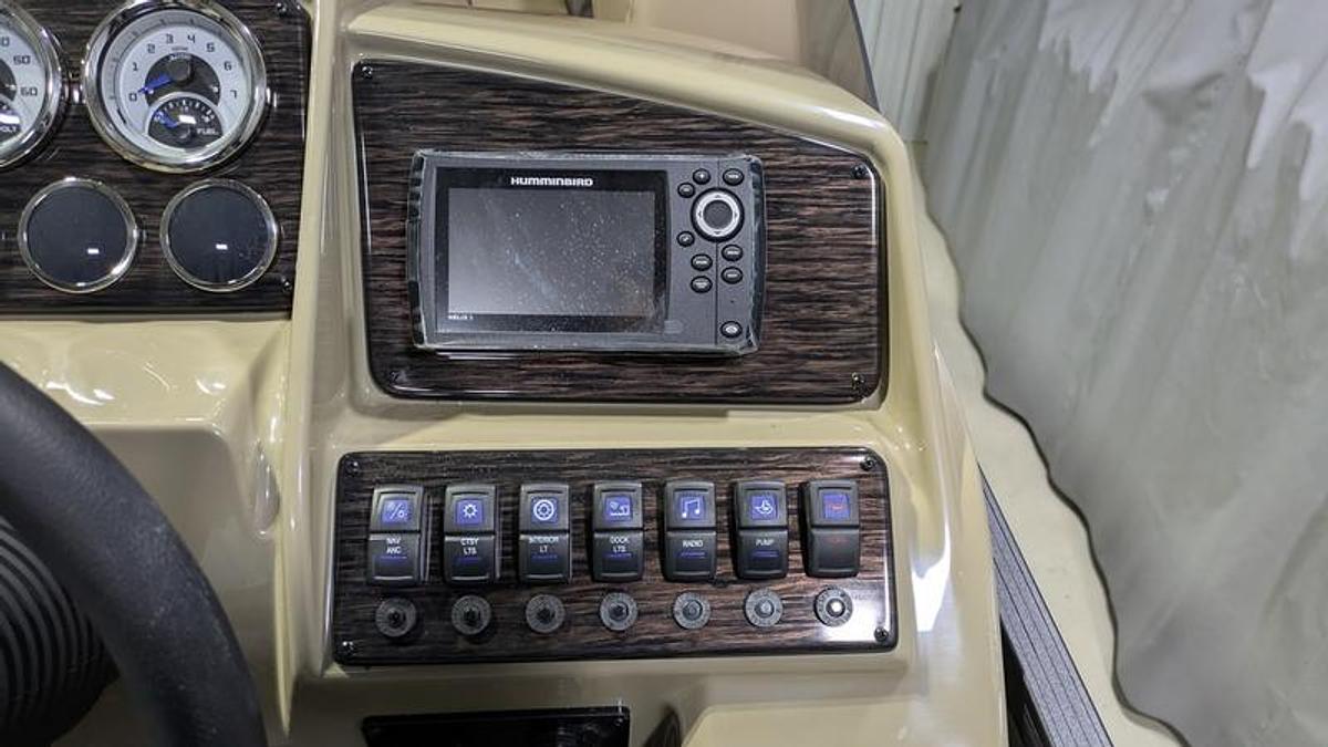 2026 Sylvan X3 Party Fish Platinum Package