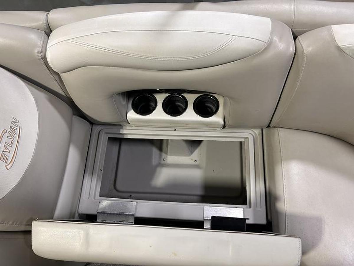 Used 2014 Sylvan 8522 LZ