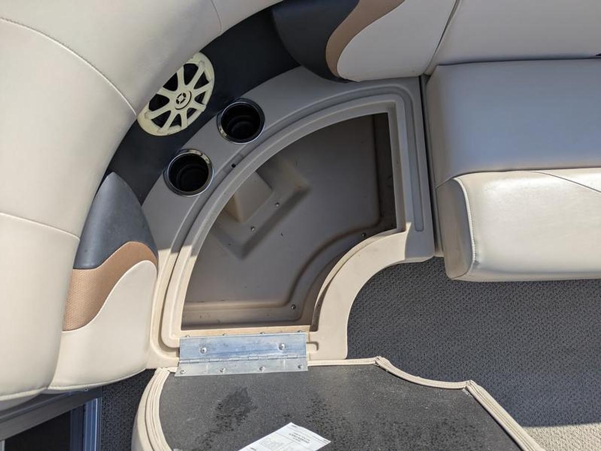 Used 2011 Smoker Craft Oasis 820 Cruise