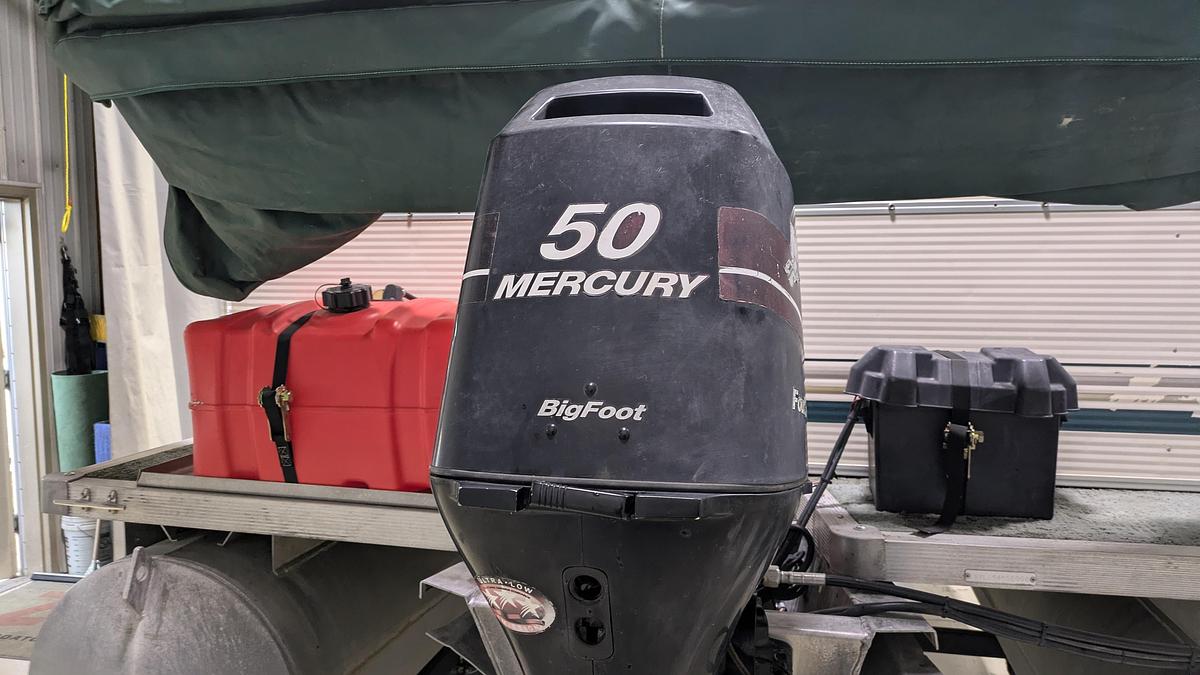 Used 2000 Sylvan 820 Elite Cruise