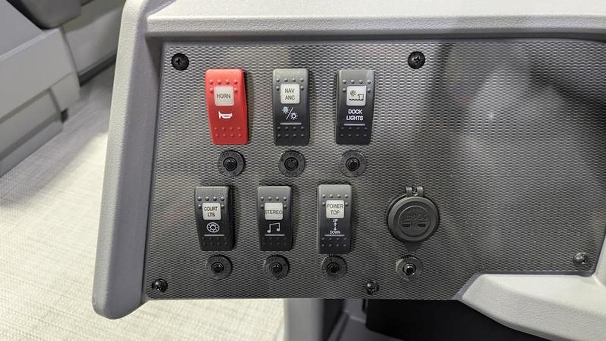 2026 Sylvan R-22 Party Fish