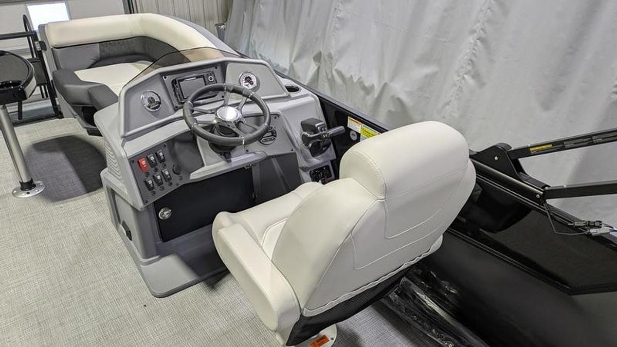 2026 Sylvan R-22 Party Fish