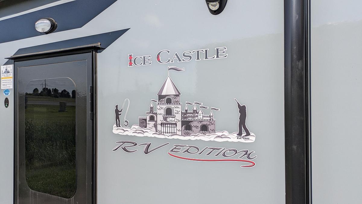 2027 Ice Castle Fish Houses 8' X 21V Missouri Riverbend
