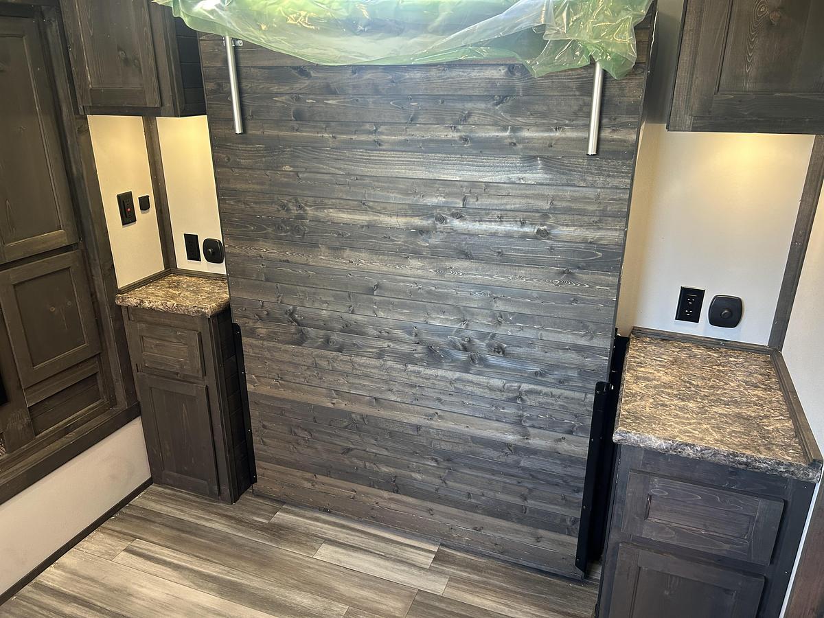 2027 Ice Castle Fish Houses 8' X 24V Missouri Riverbend Lodge