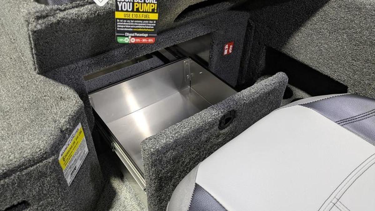 2026 Crestliner 1850 Fish Hawk