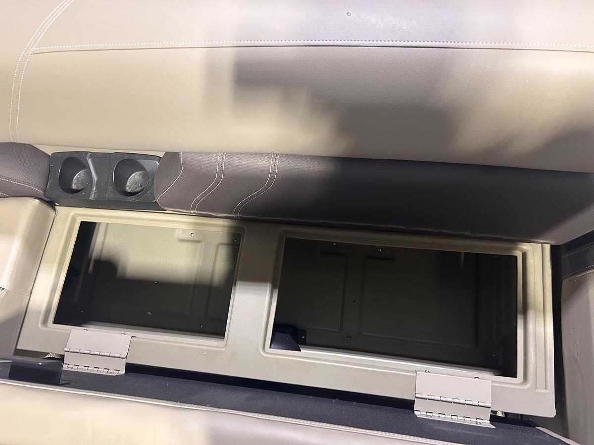 2026 Sylvan 822 Party Fish