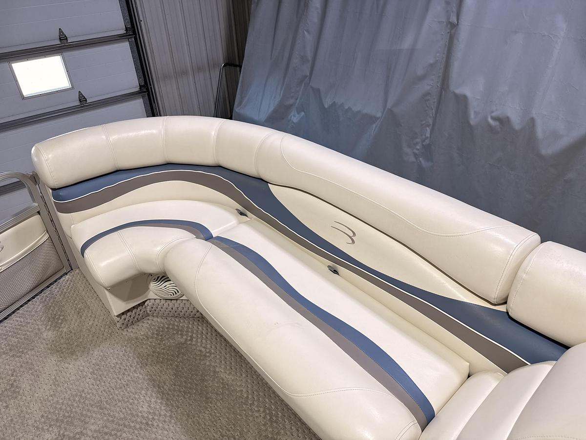 Used 2006 BENNINGTON 2275 RL