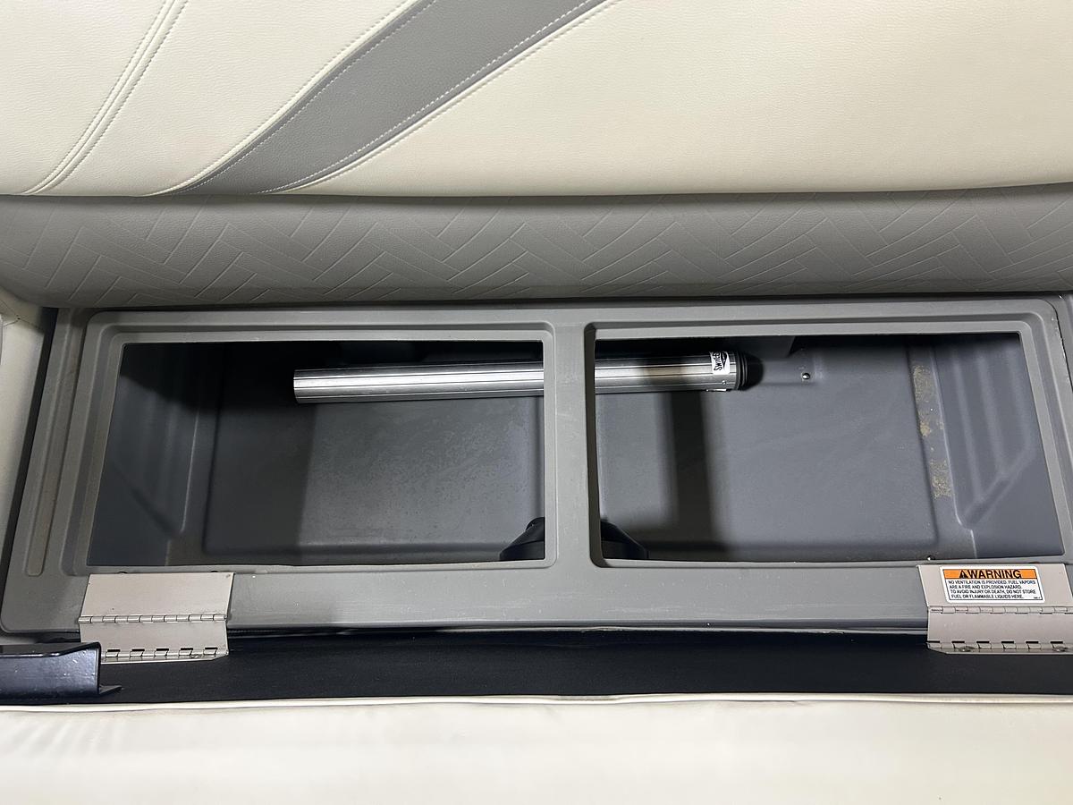 Used 2019 Sylvan Mirage 8522 Party Fish