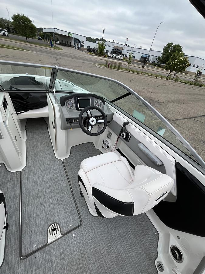 Used 2019 Chaparral H20 21 Surf