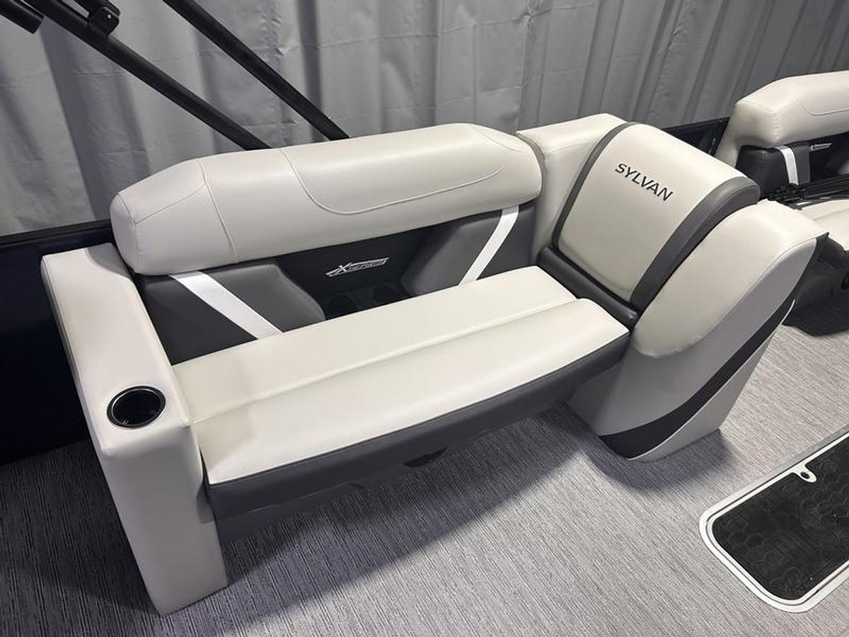 2026 Sylvan X3 Party Fish Platinum Package