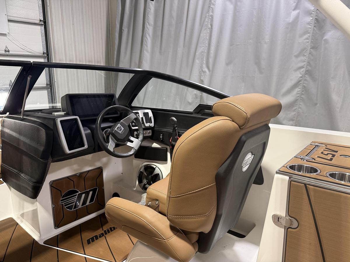 Used 2020 Malibu Boats 25 LSV