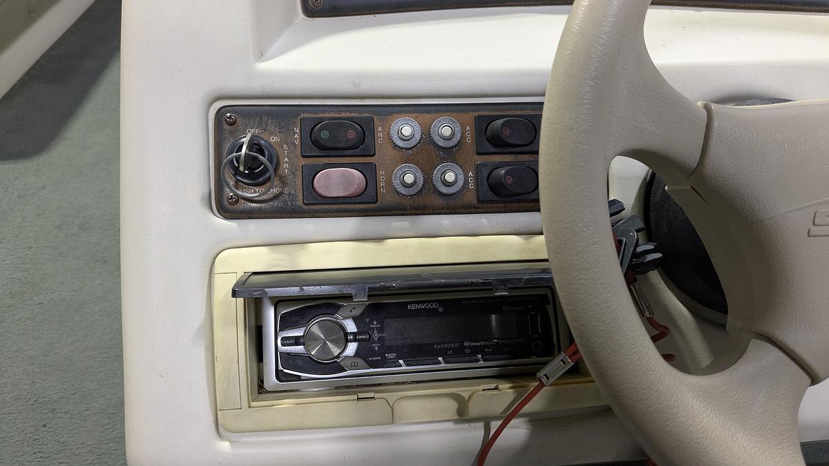 Used 2000 Sylvan 820 Elite Cruise