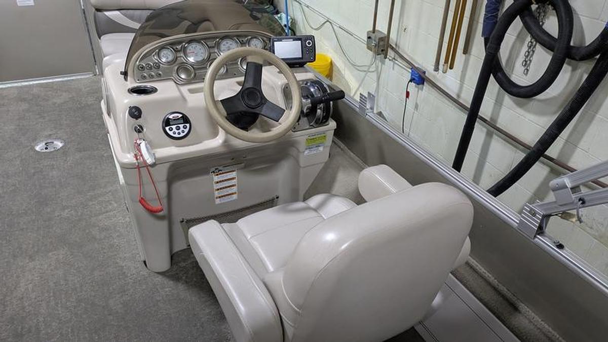 Used 2014 Sylvan 8520 CNF