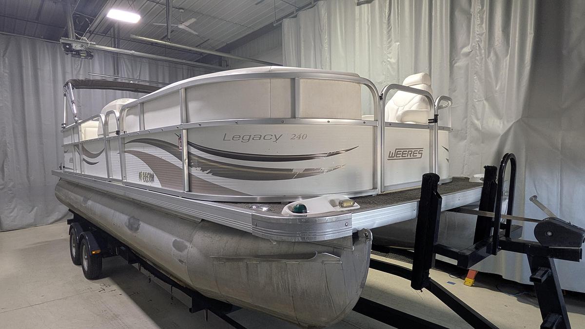 Used 2013 Weeres Legacy 240