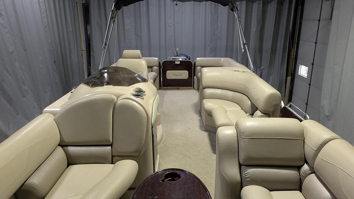 Used 2013 Starcraft Marine 256 Majestic