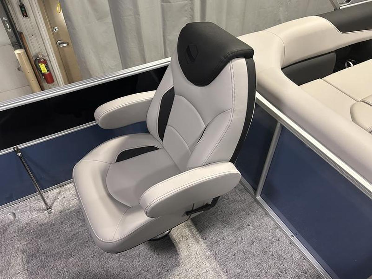 2025 South Bay 224FCR LE Fish & Cruise 2.75