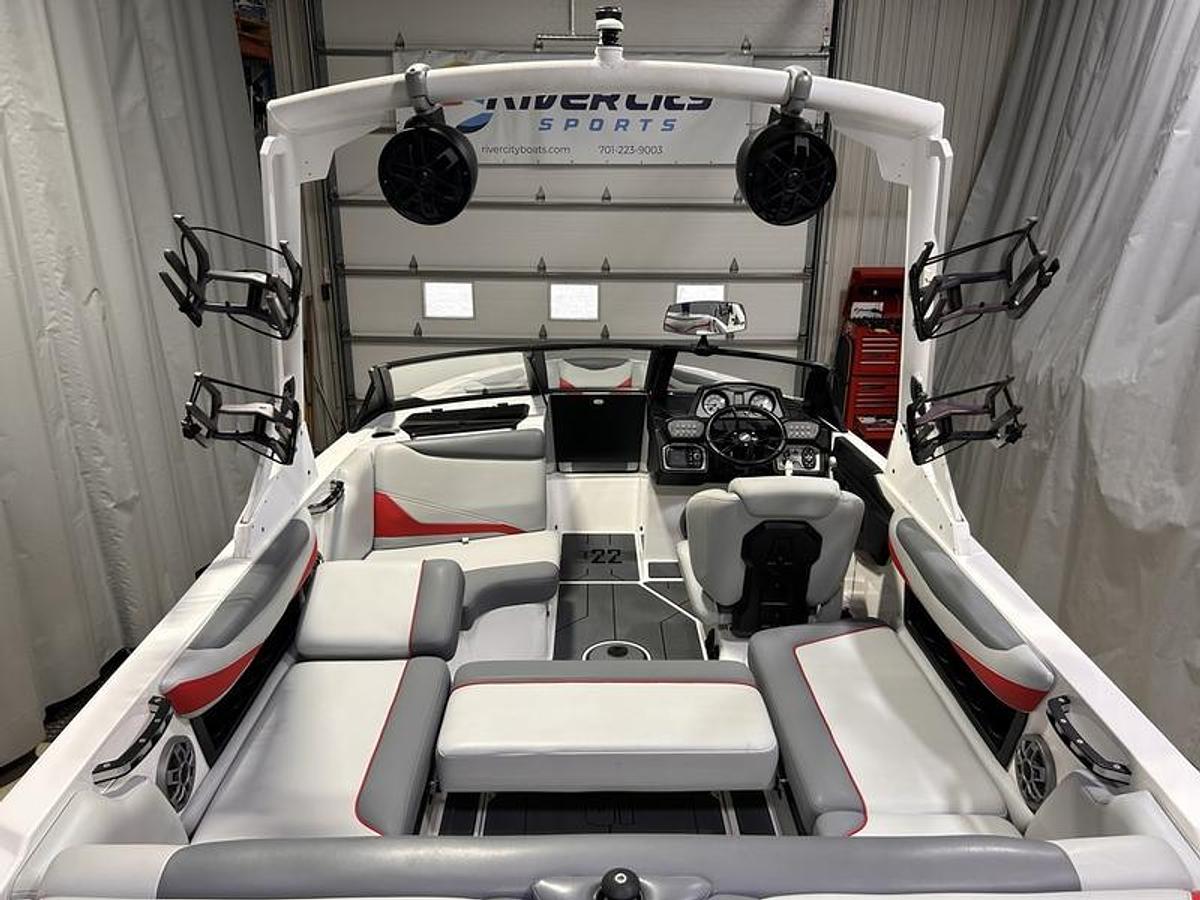 Used 2020 Axis Wake Research T22