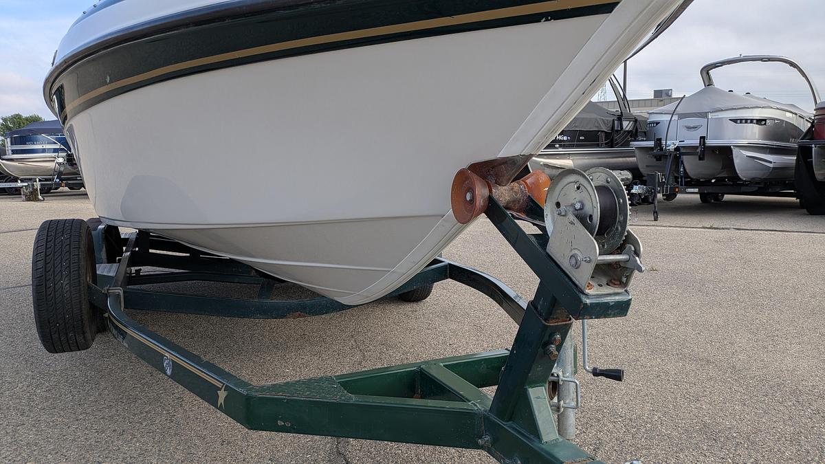 Used 2000 Crownline 205 BR