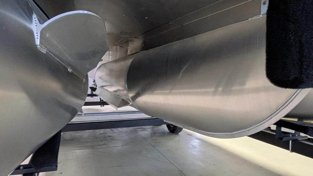 2026 Sylvan R-22 Party Fish