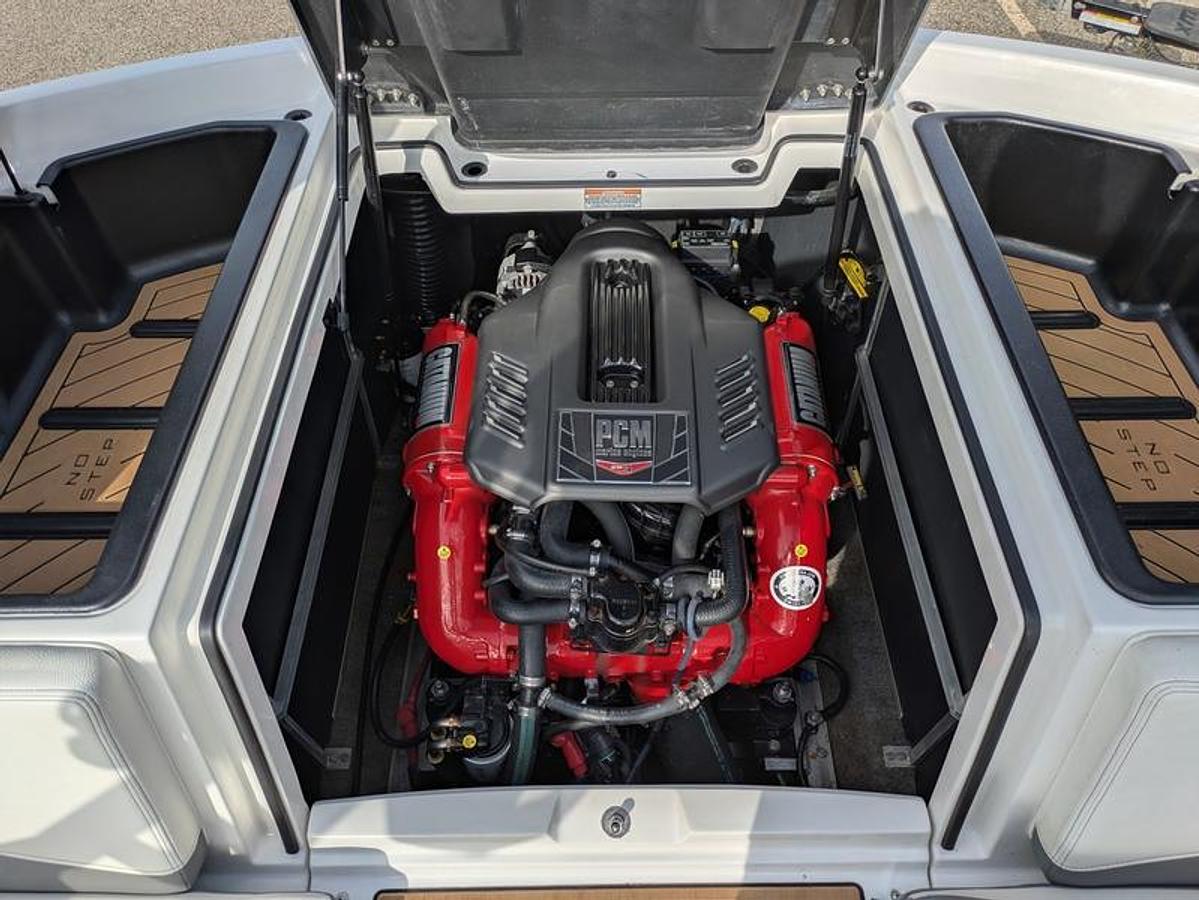 Used 2019 Nautique Super Air Nautique 230