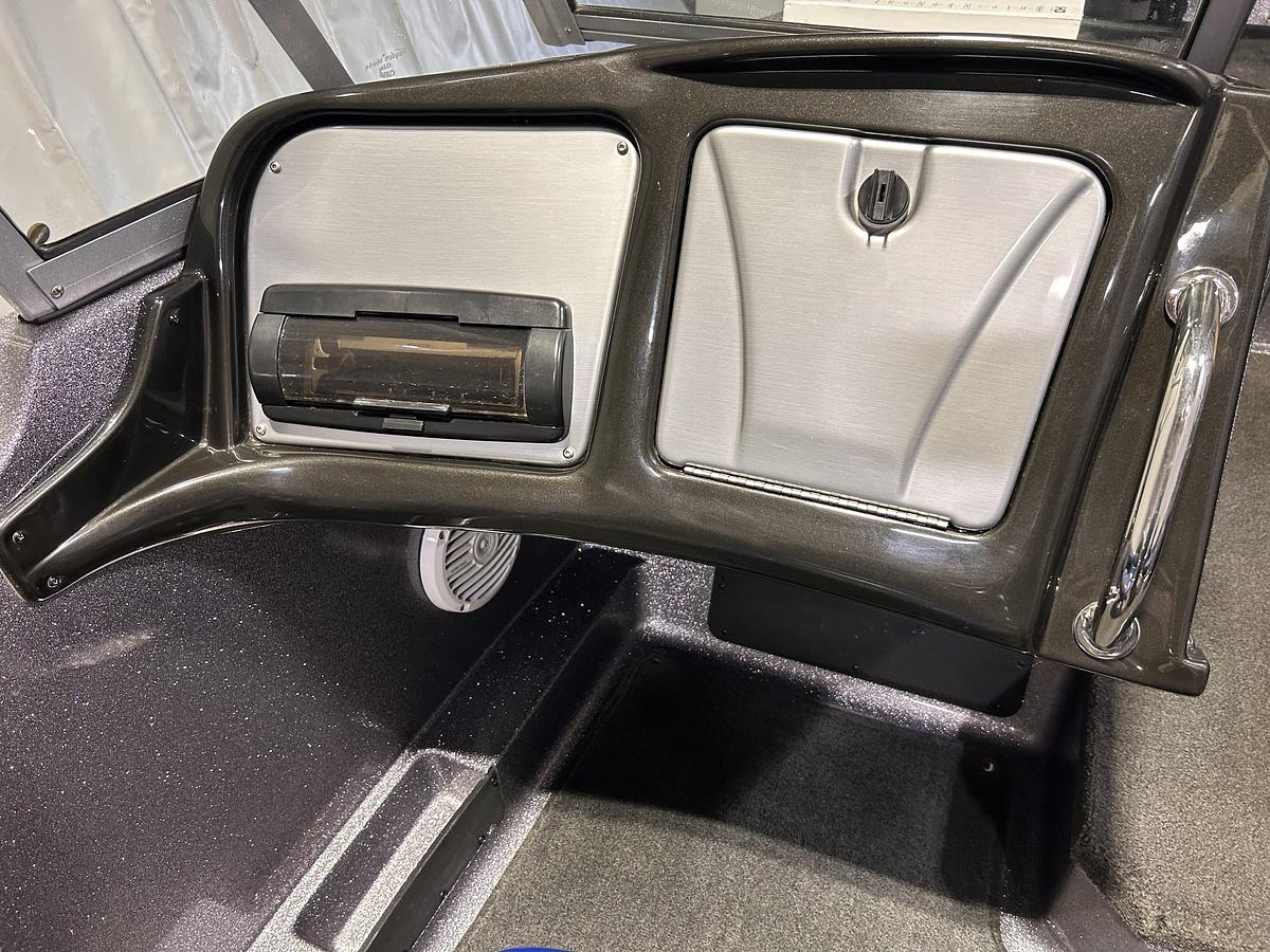 Used 2016 Stratos 386XF