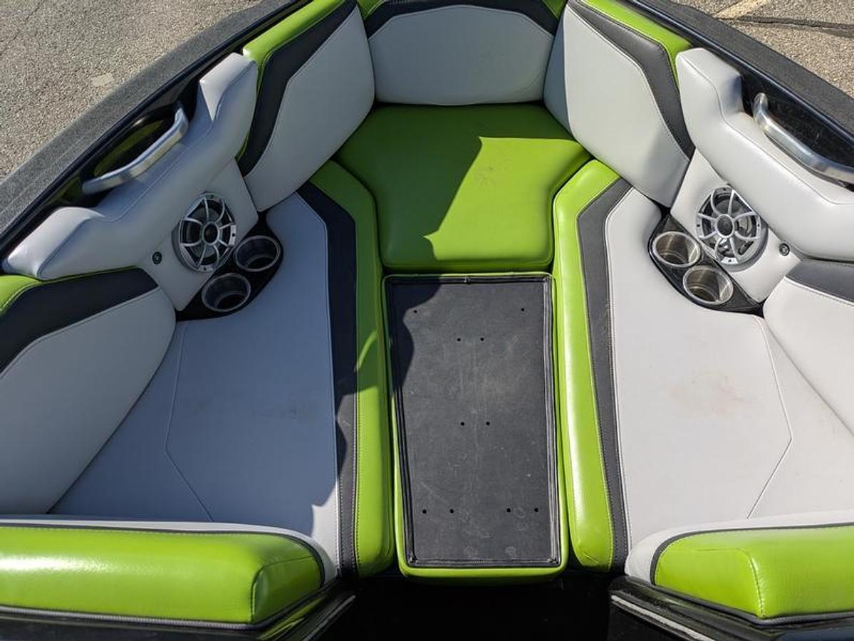 Used 2015 Axis Wake Research T23