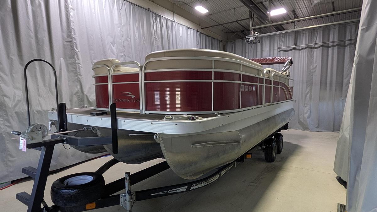 Used 2016 BENNINGTON 22SX