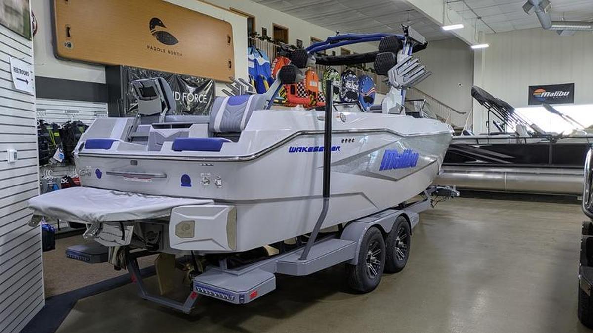 2026 Malibu Boats 25 LSV