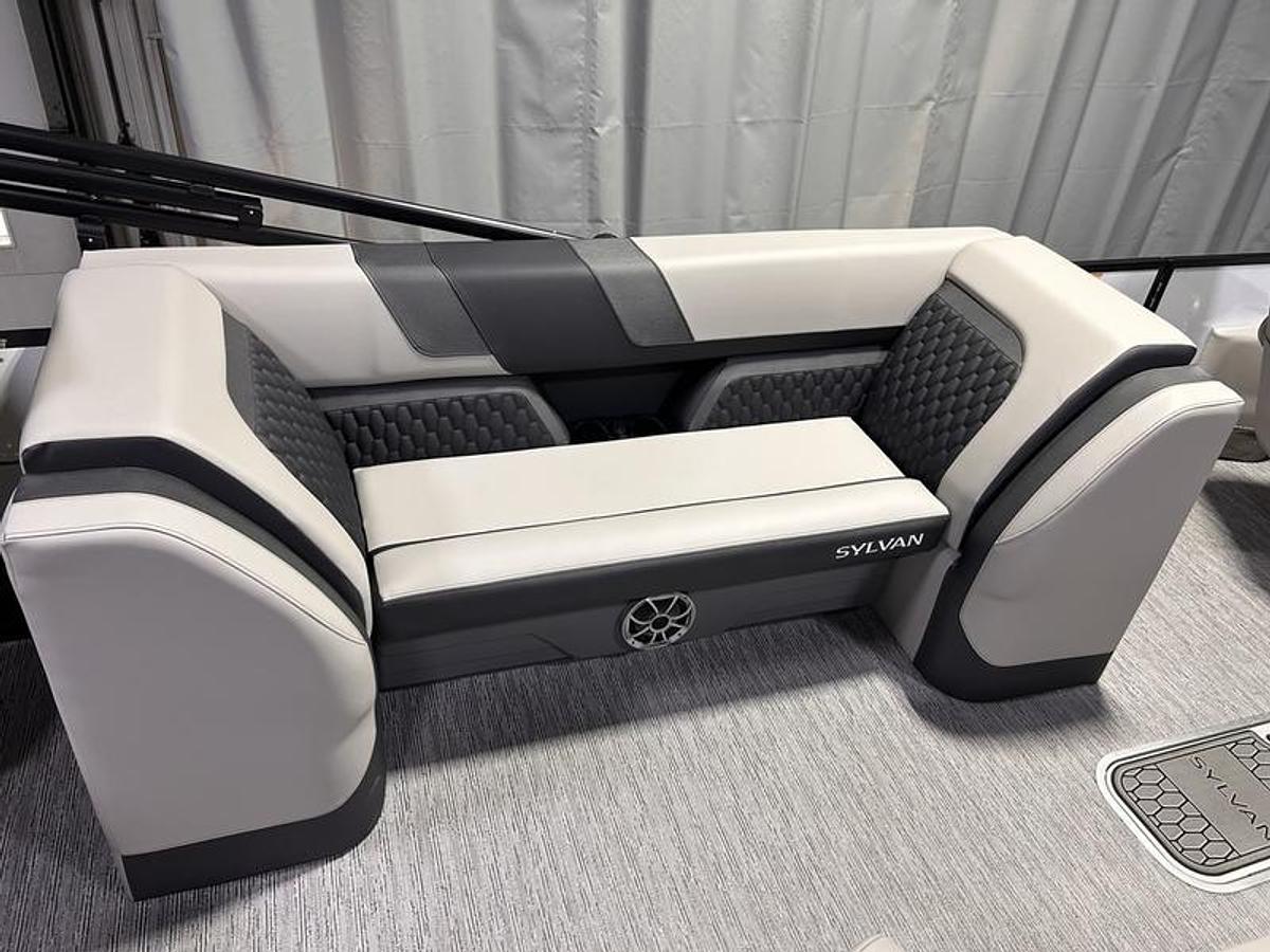 2026 Sylvan L3 Party Fish Port Fish