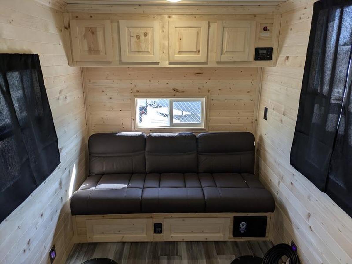 2026 Ice Castle Fish Houses 6.5' X 10V Sportsman [$1,000 OFF, FREE SMART TV, FREE GENERATOR]