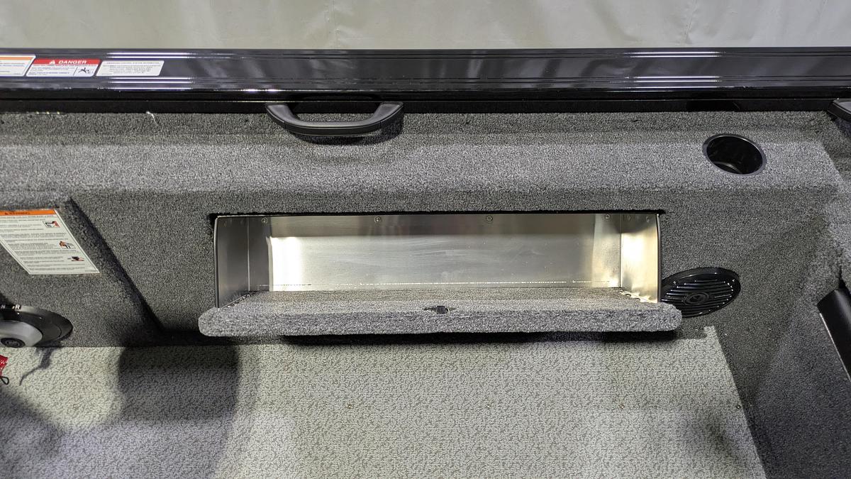 2026 Crestliner 2050 Fish Hawk WT Raptor Package