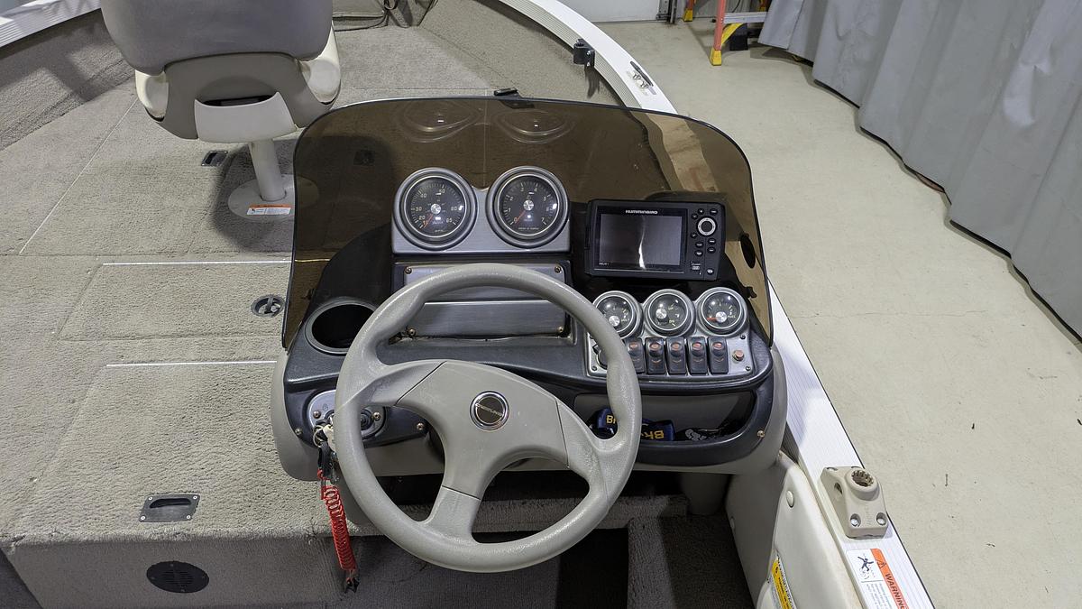 Used 2004 Crestliner 1850 Fish Hawk SC