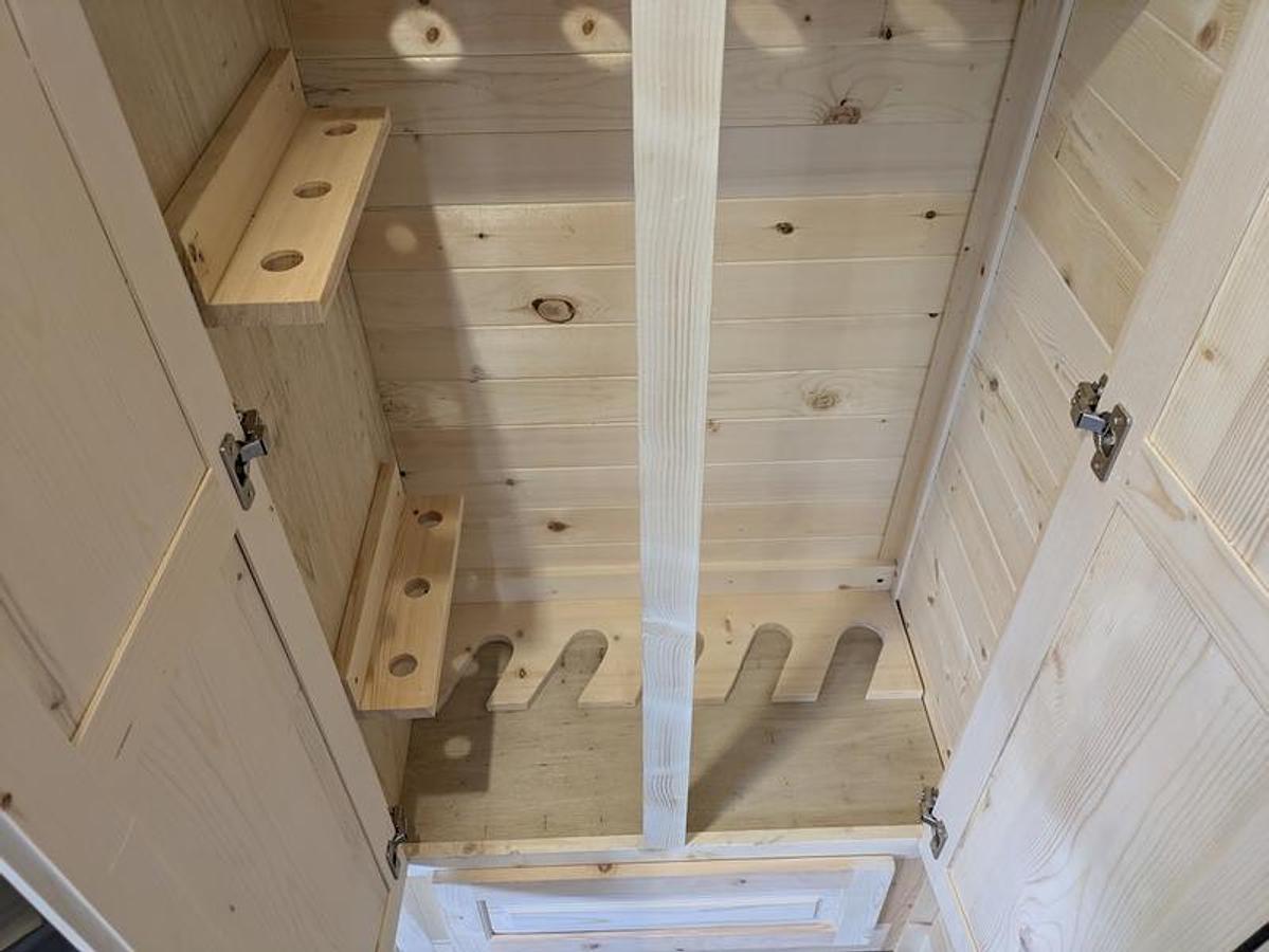 2026 Ice Castle Fish Houses 6.5' X 10V Sportsman [$1,000 OFF, FREE SMART TV, FREE GENERATOR]