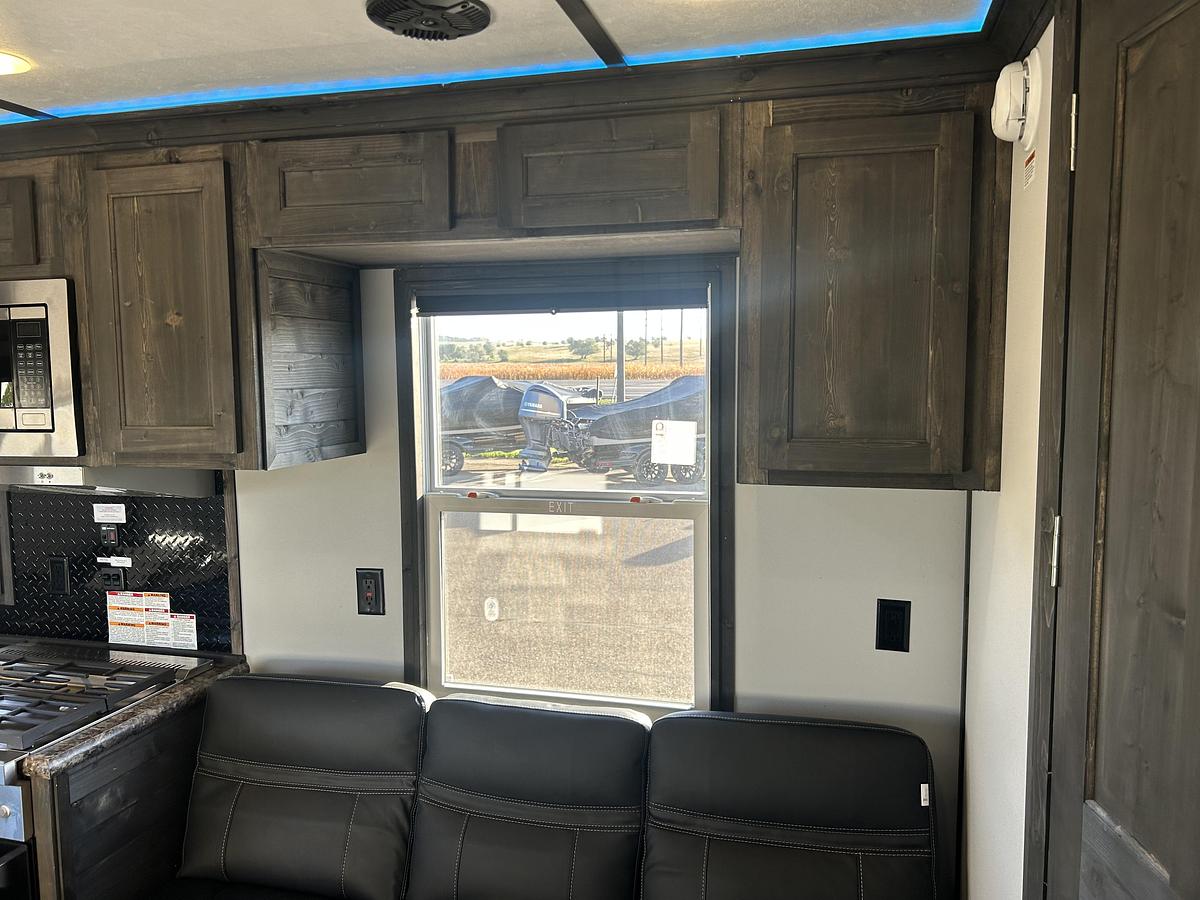 2027 Ice Castle Fish Houses 8' X 24V Missouri Riverbend Lodge