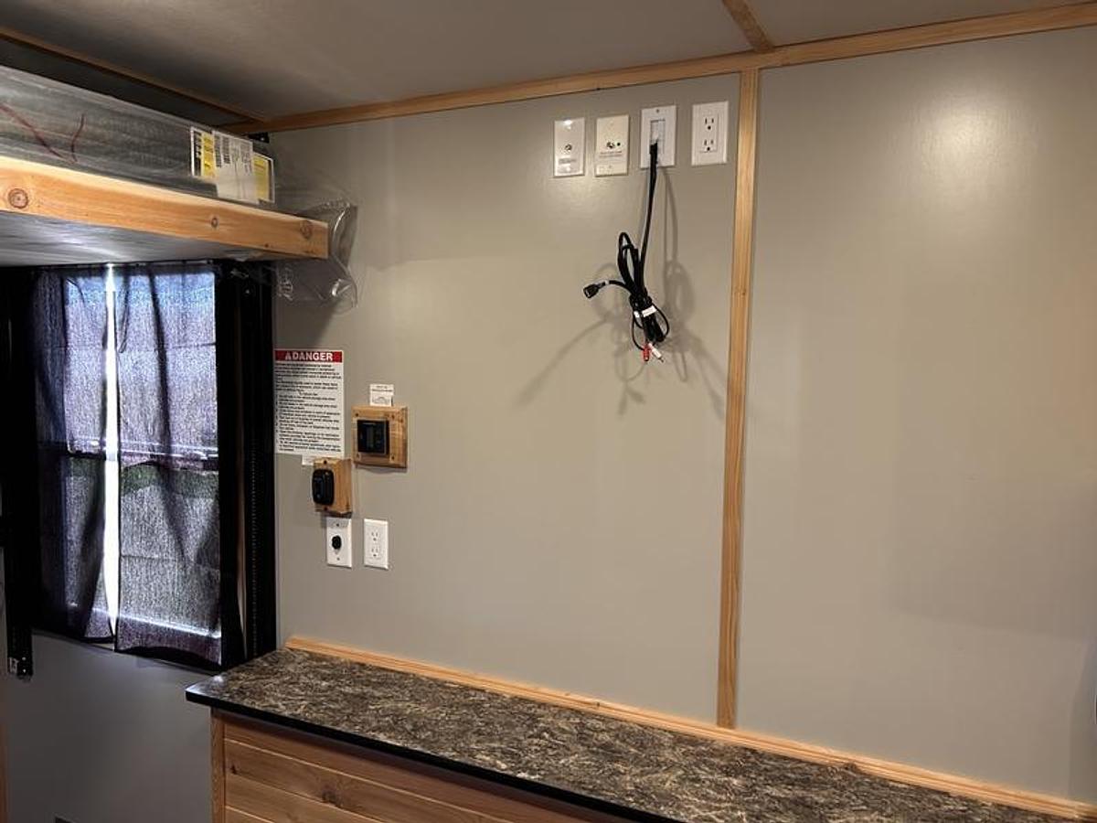 2026 Ice Castle Fish Houses 8' X 16V ND COUNTRY CABIN [$1,000 OFF, FREE GENERATOR]