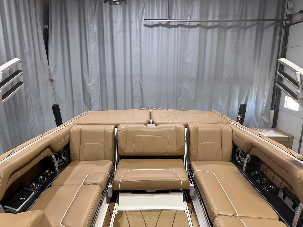 Used 2020 Malibu Boats 25 LSV