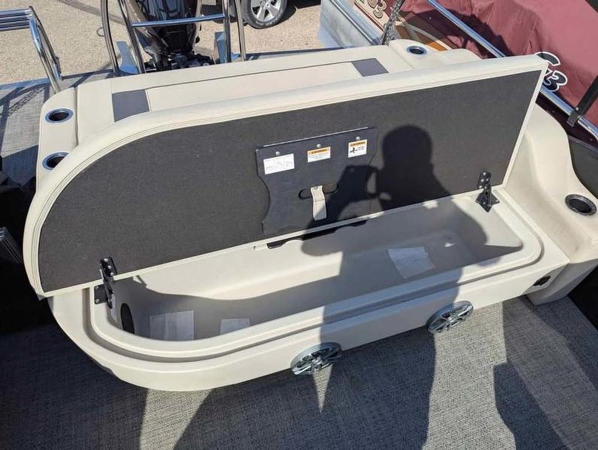 Used 2024 Barletta Boats Aria A22UC