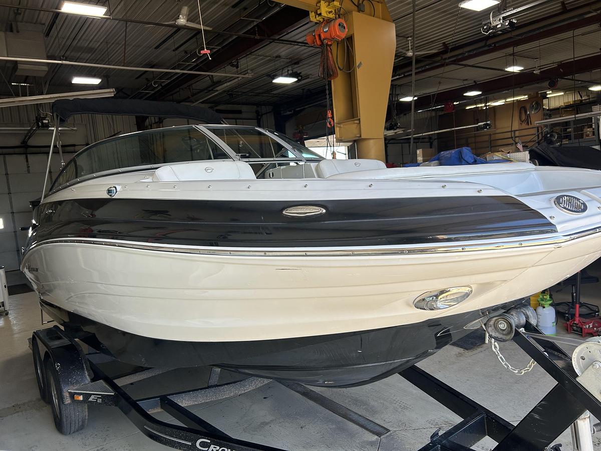 Used 2016 Crownline E2