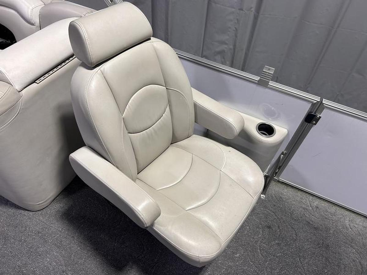 Used 2014 Sylvan 8522 LZ