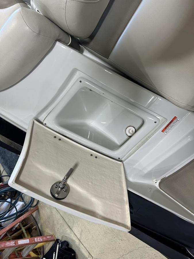 Used 2016 Crownline E2
