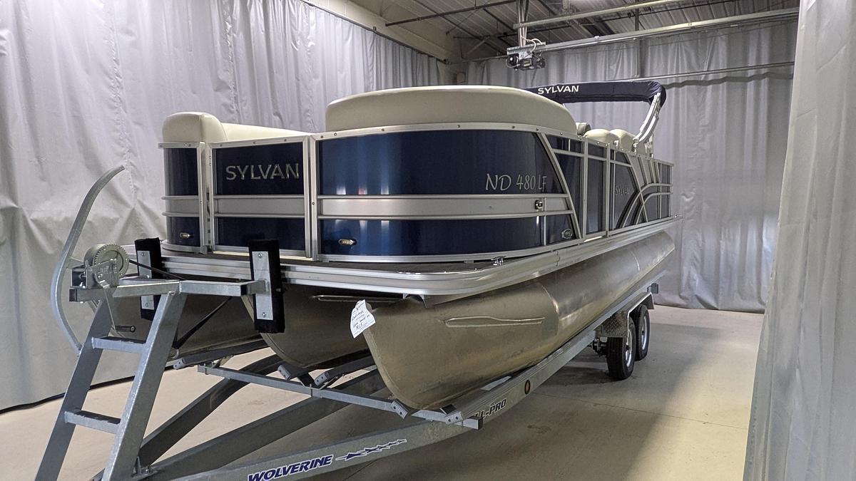 Used 2021 Sylvan Mirage 8522 Party Fish