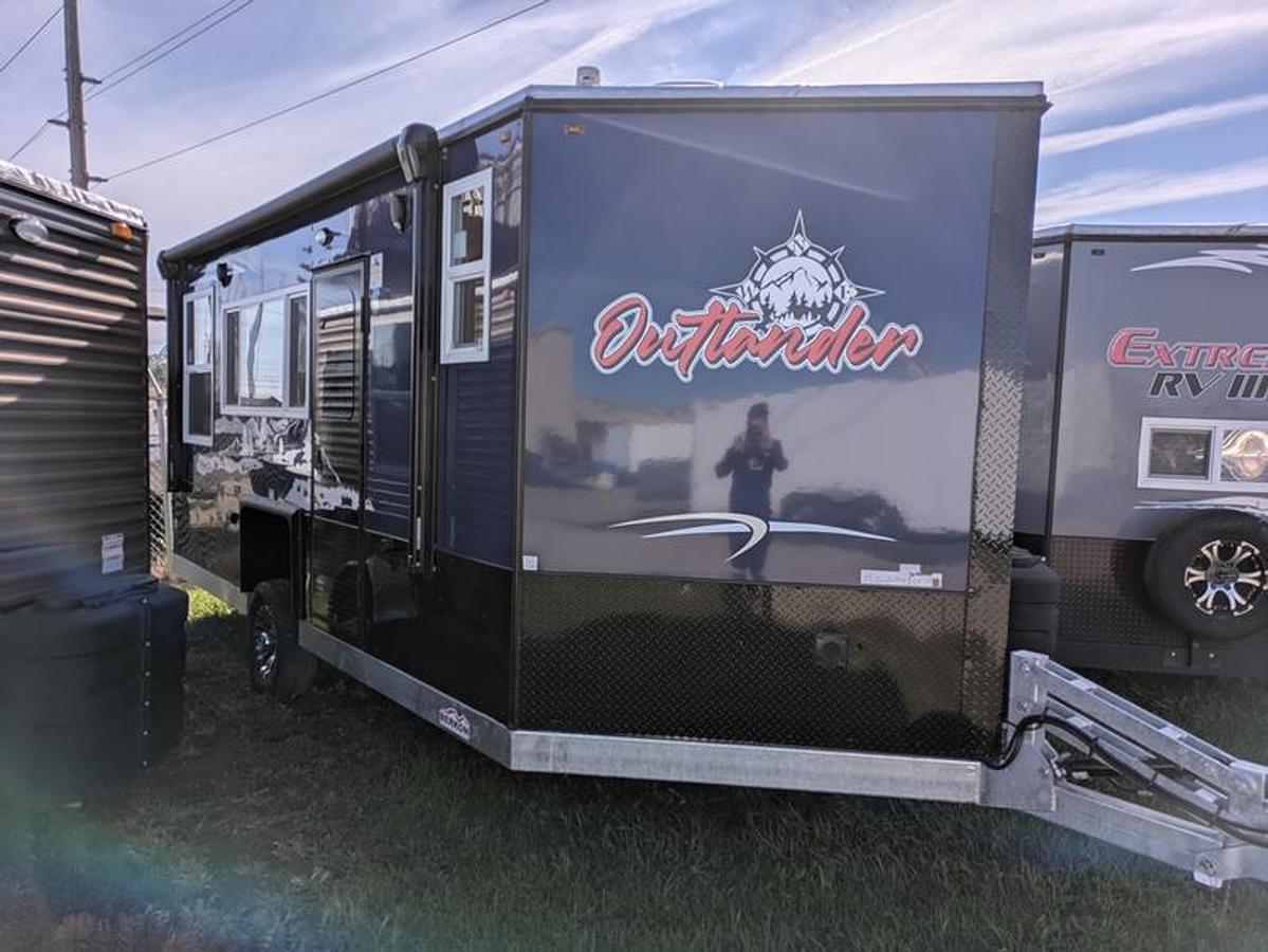 2026 Ice Castle Fish Houses 8' X 17V OUTLANDER [$1,000 OFF, FREE SMART TV, FREE GENERATOR]