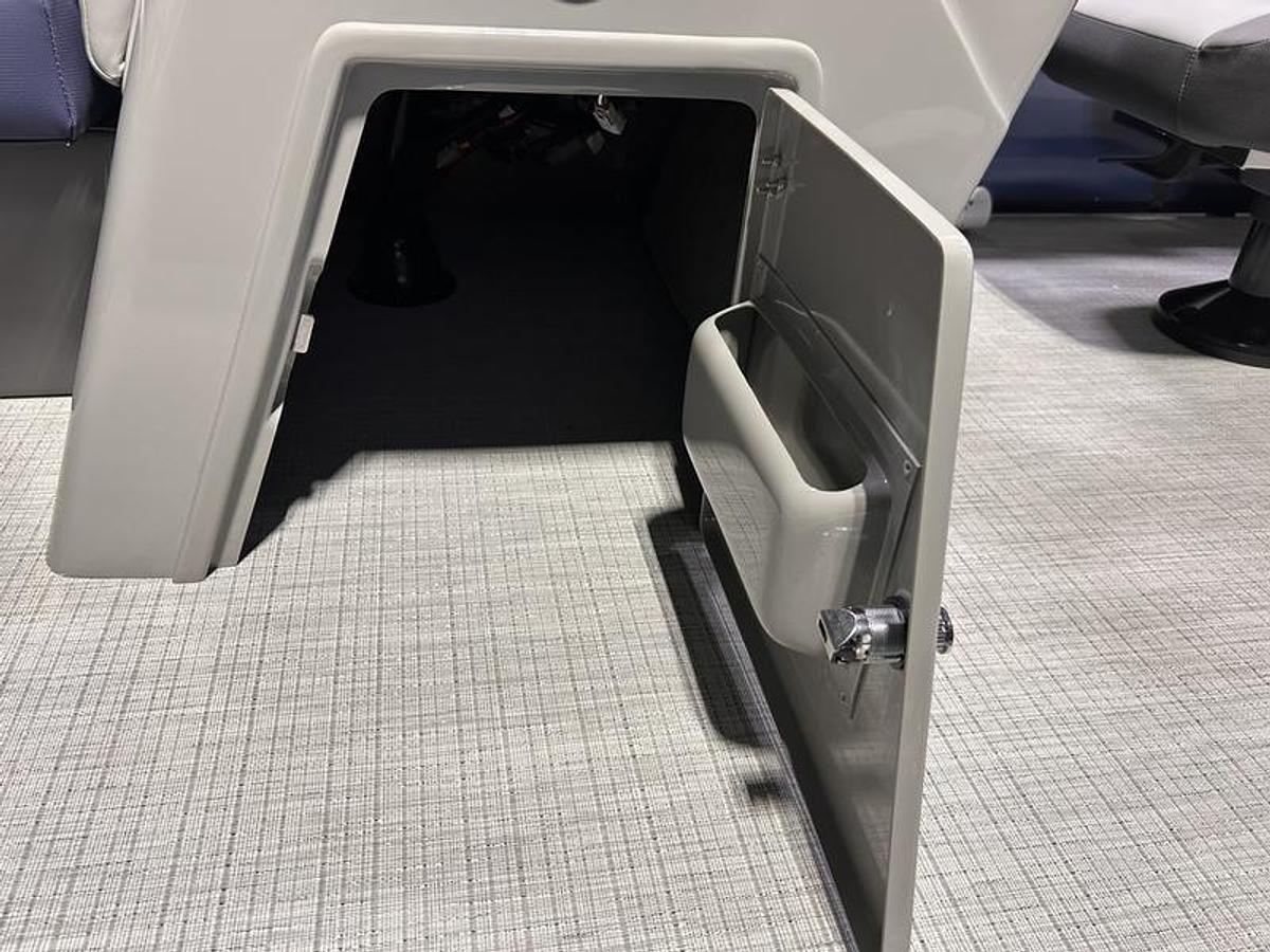 2025 South Bay S224RS Rear Seating 2.75