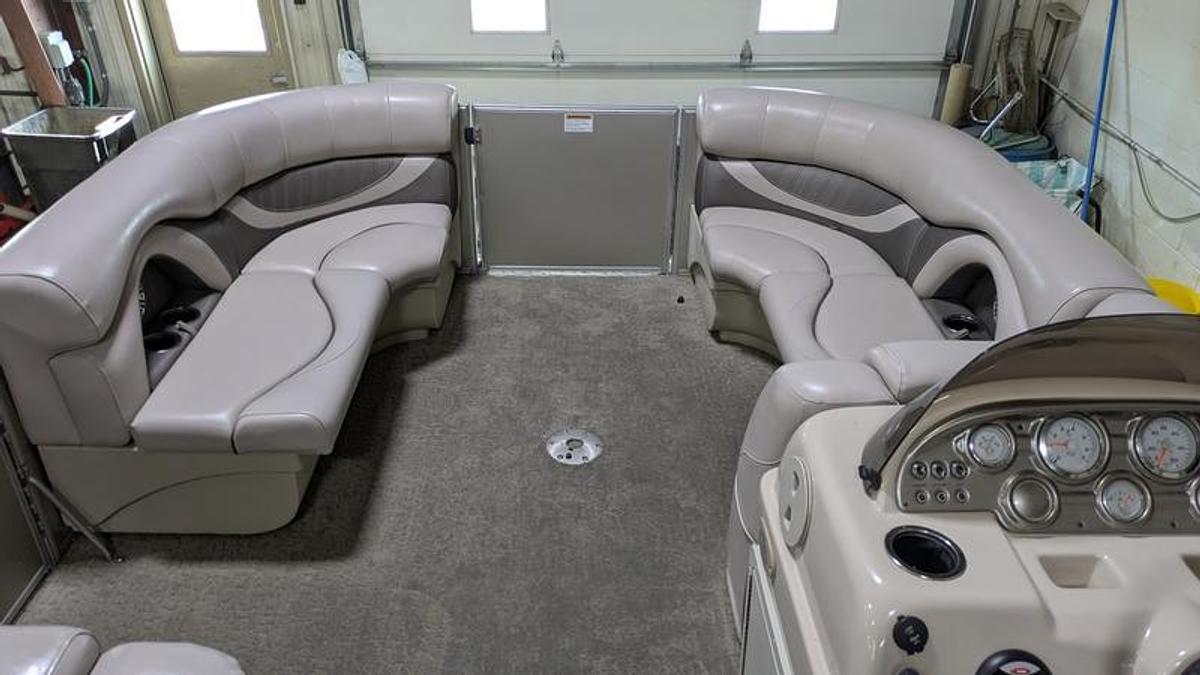 Used 2014 Sylvan 8520 CNF