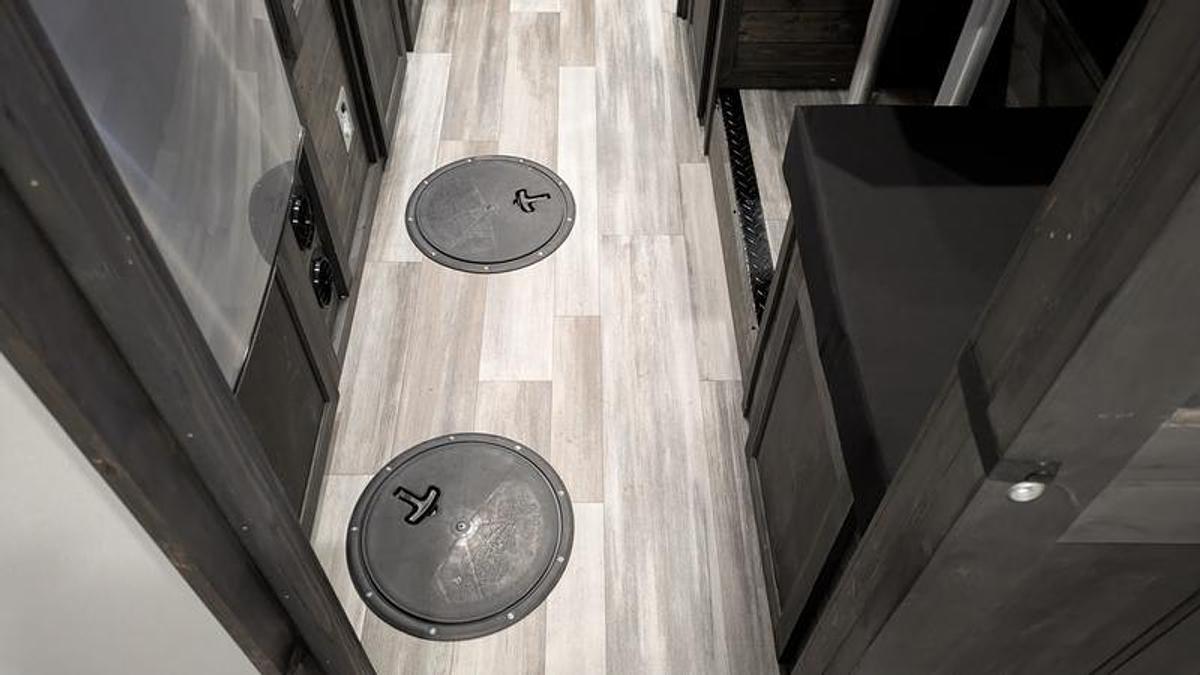 2026 Ice Castle Fish Houses 8' X 24V Missouri Riverbend Lodge [$1,000 OFF, SMART TV, FREE GENERATOR]