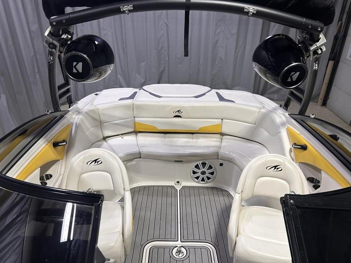 Used 2012 Monterey 224 FSX